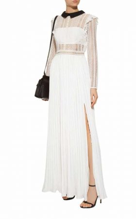 Біла сукня з контрастним комірцем