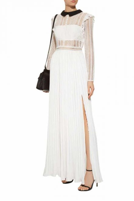 Біла сукня з контрастним комірцем