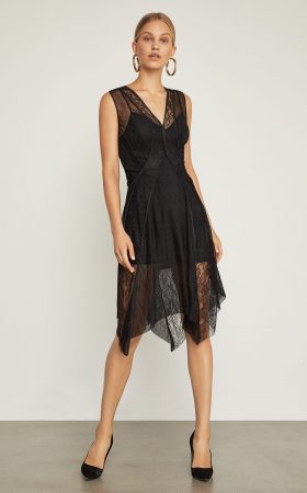 Асиметрична чорна мереживна сукня