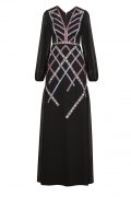 Чорна сукня з геометричною вишивкою