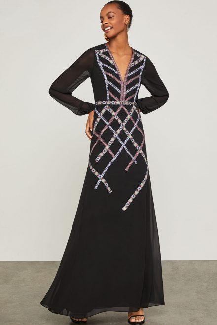 Чорна сукня з геометричною вишивкою