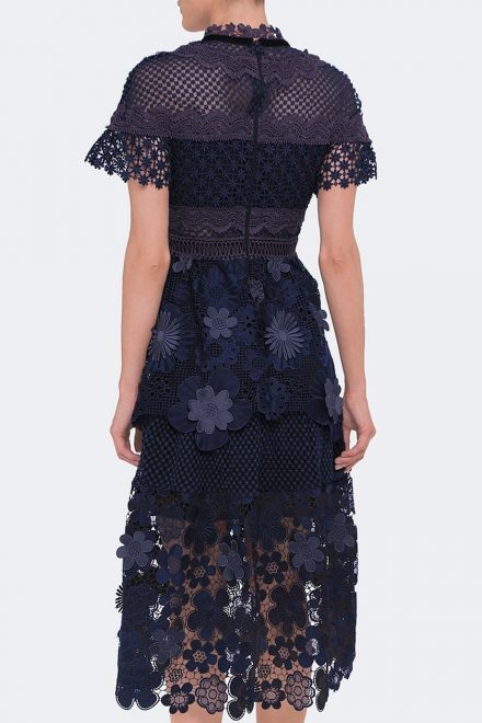Мереживна сукня з флористичною 3D аплікацією