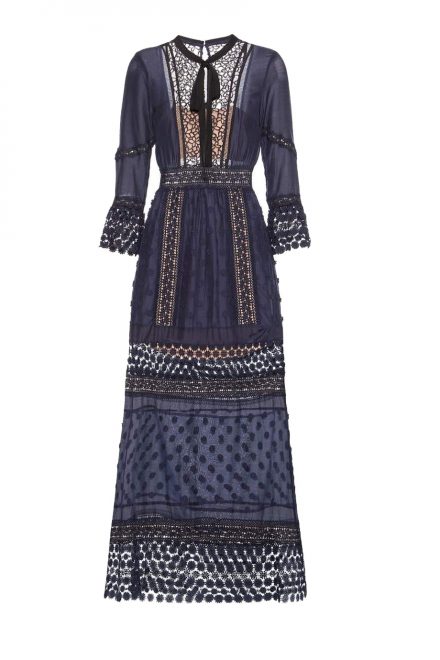 Мереживна сукня з квітковою аплікацією