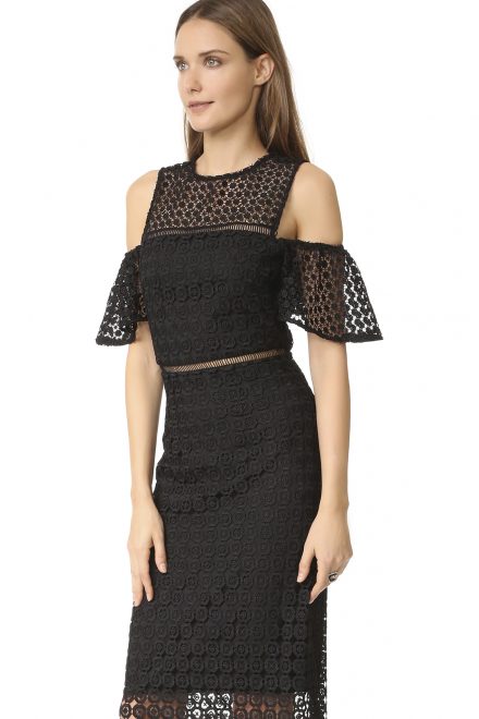 Мереживна скуня з відкритими плечима