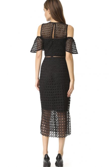 Мереживна скуня з відкритими плечима