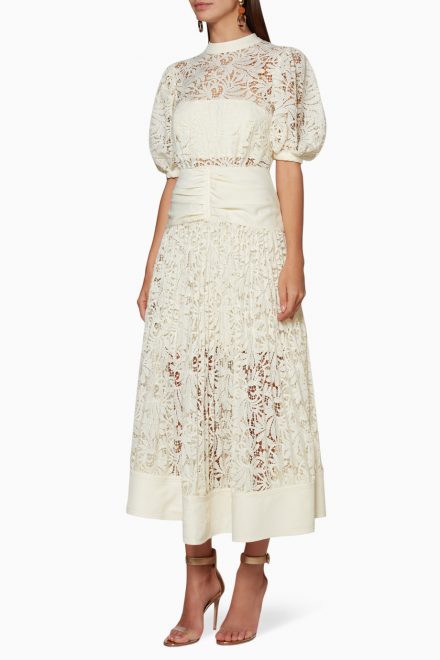 Біла мереживна сукня з рукавами буфами