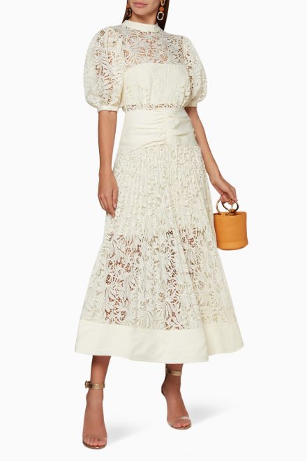 Біла мереживна сукня з рукавами буфами