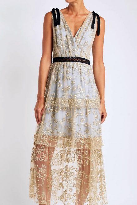 Напівпрозора сукня з вишивкою по тюлю