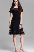 Коктейльна чорна сукня з мереживними вставками