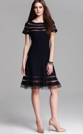Коктейльна чорна сукня з мереживними вставками