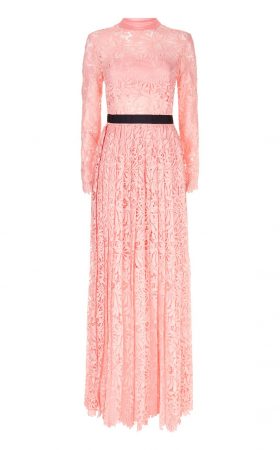 Рожева мереживна сукня з контрастним поясом