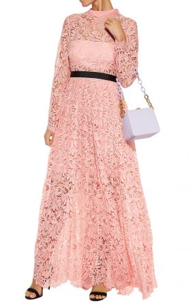Рожева мереживна сукня з контрастним поясом