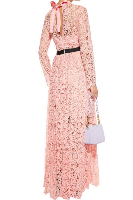 Рожева мереживна сукня з контрастним поясом