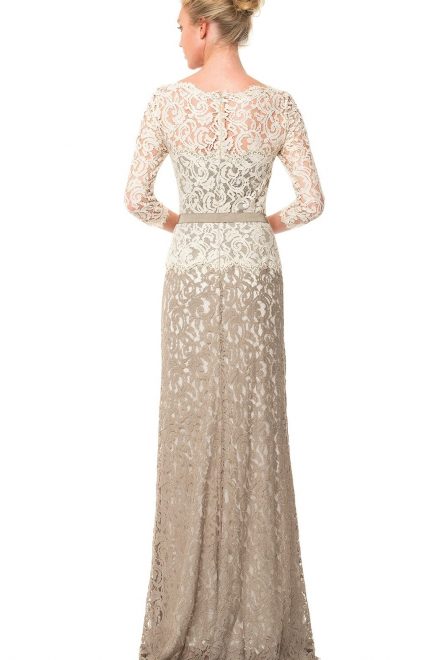 Мереживна сукня з рукавом в 3/4