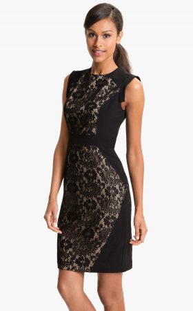 Сукня-футляр з мереживною вставкою