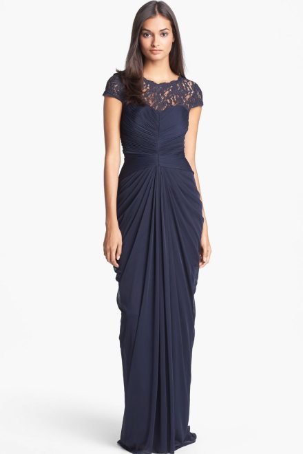 Мереживна драпірована сукня