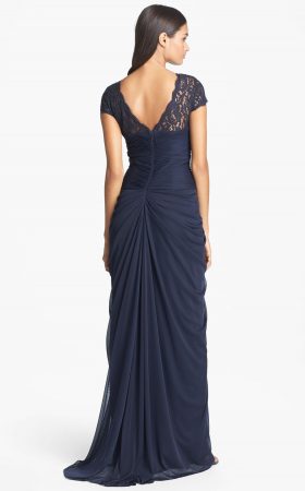 Мереживна драпірована сукня