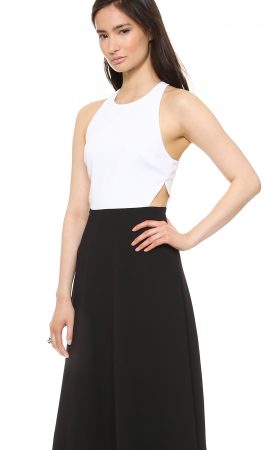 Чорно-біла сукня з бічними вирізами