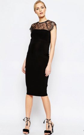 Сукня з мереживною кокеткою