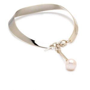 Кольє з кулоном-перлиною