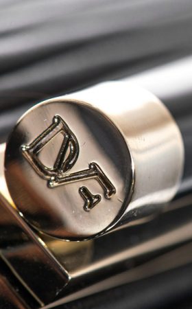 Чорний шкіряний клатч