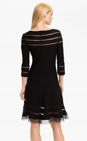 Стильна сукня з мереживними вставками