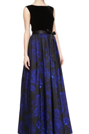 Вечірня сукня із синім квітковим принтом