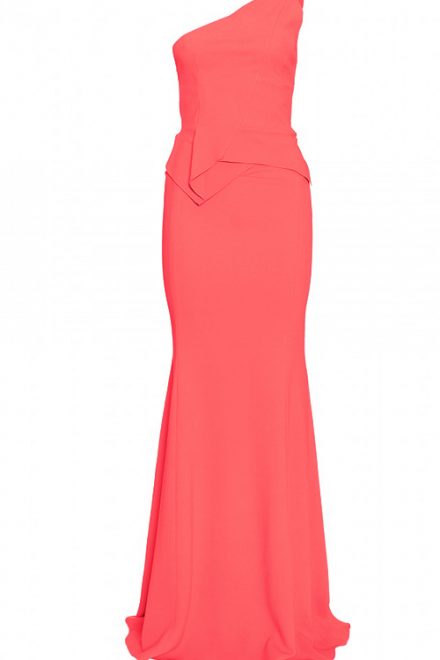 Яскраво-червона вечірня сукня з оголеним плечем