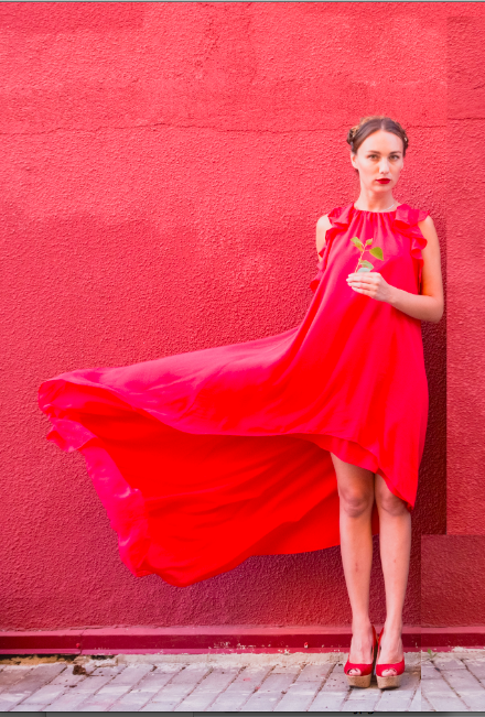 Яскрава асиметрична сукня