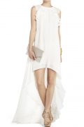 Біла сукня з асиметричним подолом