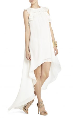 Біла сукня з асиметричним подолом