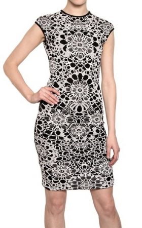 Чорно-біла сукня-футляр з принтом