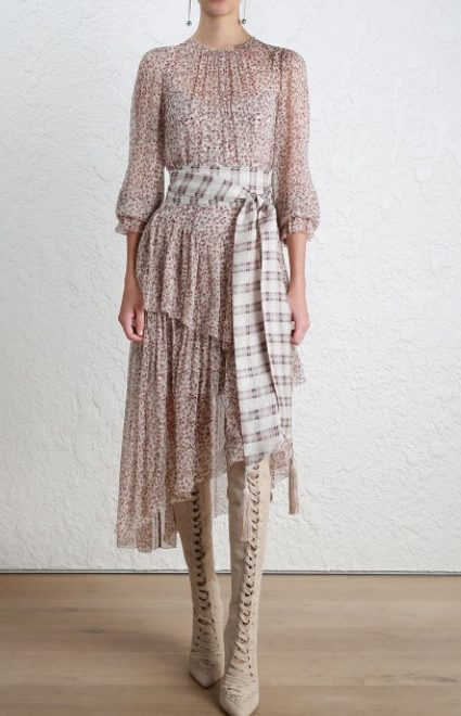 Асиметрична шовкова сукня з дрібним квітковим принтом