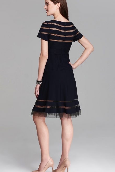 Коктейльна чорна сукня з мереживними вставками