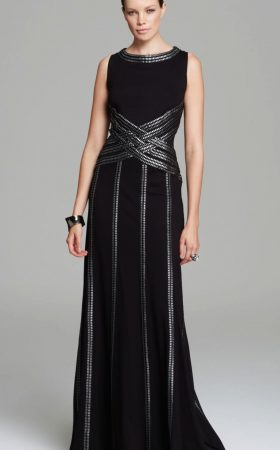 Вечірня сукня з сріблястим поясом