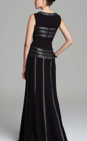 Вечірня сукня з сріблястим поясом