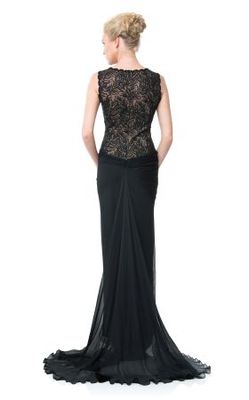 Чорна мереживна сукня з хвостом