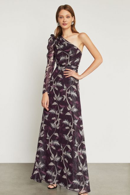 Шовкова сукня із асиметричним рукавом