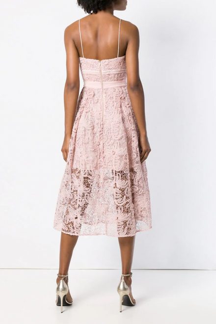 Рожеве мереживне плаття міді з талією ампір
