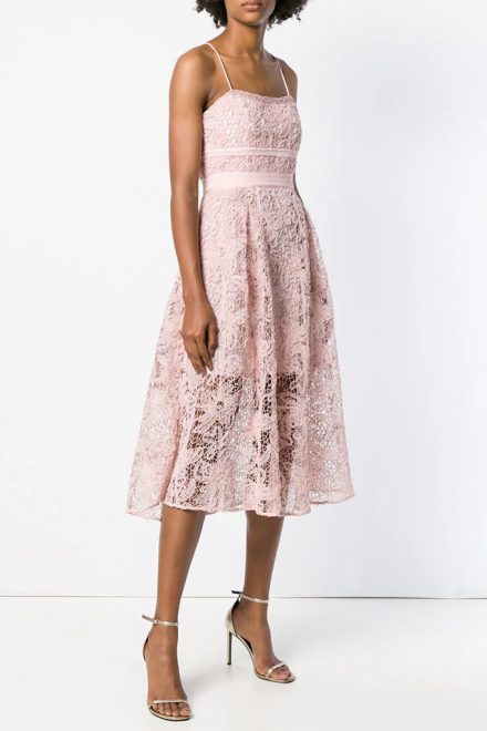 Рожеве мереживне плаття міді з талією ампір