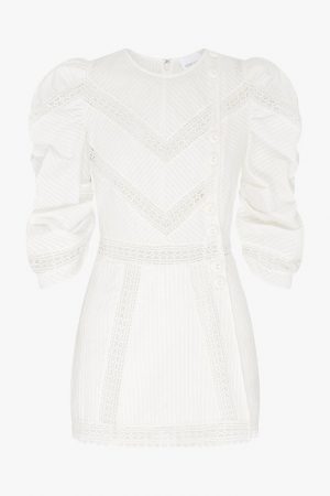 Біла міні-сукня з акцентними рукавами