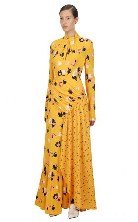 Сукня відтінку бурштину з міксом принтів і драпіруванням