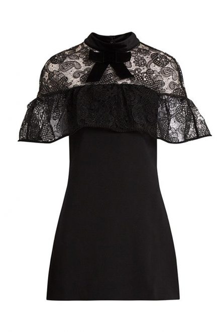 Чорна міні-сукня з мереживною кокеткою