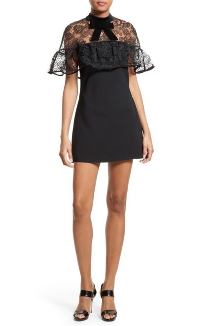 Чорна міні-сукня з мереживною кокеткою