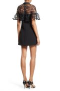 Чорна міні-сукня з мереживною кокеткою