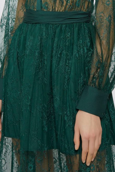 Напівпрозора довга сукня глибокого зеленого відтінку