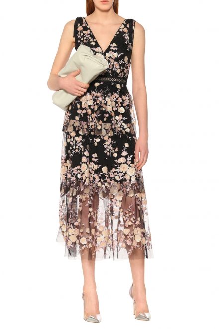 Чёрное платье-миди с нежной вышивкой по тюлю