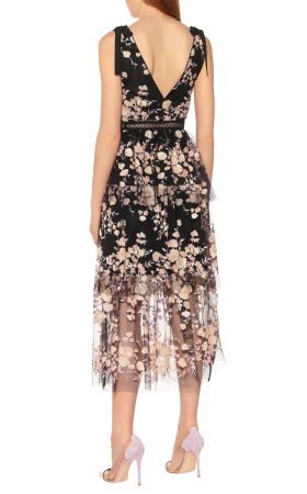 Чёрное платье-миди с нежной вышивкой по тюлю