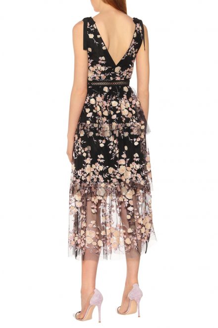 Чёрное платье-миди с нежной вышивкой по тюлю