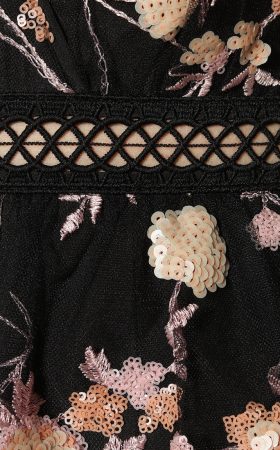 Чёрное платье-миди с нежной вышивкой по тюлю